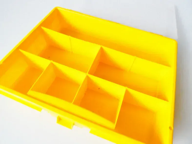 Plastový box na náhradní díly s přihrádkami ŽLUTÝ 16 x 13 x 3,5 cm