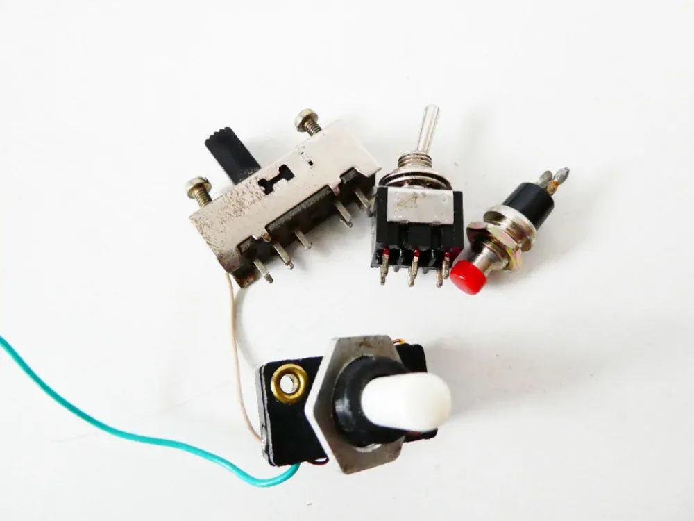 SET 4 ks Spínače páčkové a tlačítkový