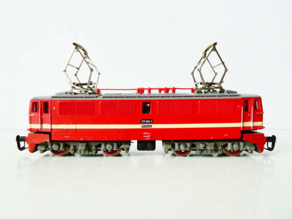 TT BTTB GÜTZOLD Elektrická lokomotiva E 211 018-7 DR OSVĚTLENÁ TOP STAV NEPOUŽITÁ v krabičce
