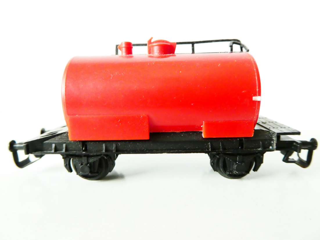 TT BTTB Cisternový vůz červený PĚKNÝ STAV