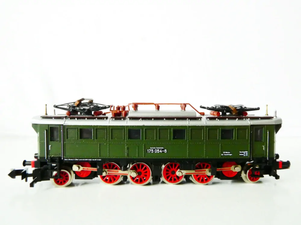 N MINITRIX 51 2974 00 Elektrická lokomotiva BR 174 054-6 DR OSVĚTLENÁ TOP STAV NEPOUŽITÁ