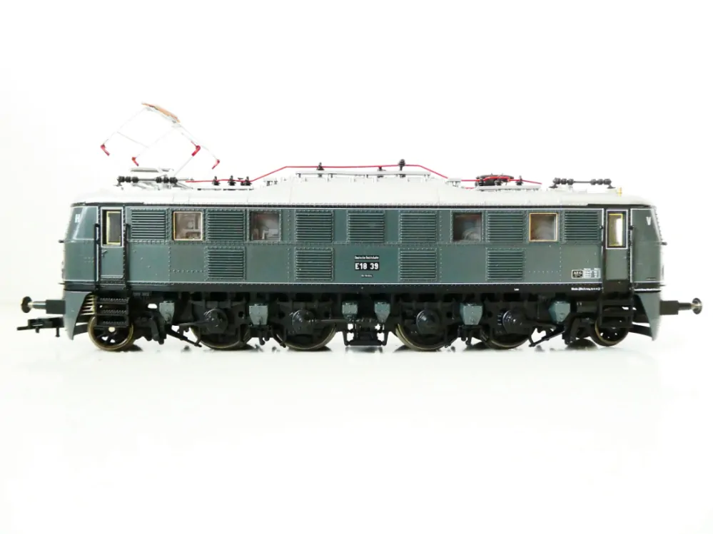 H0 ROCO 43758 Elektrická lokomotiva E18 39 DRG OSVĚTLENÁ s přiloženým dekodérem Digital plus by Lenz NEPOUŽÍVANÁ v krabičce, ale k OPRAVĚ PANTOGRAFU (v krabičce mnoho orig. doplňků)