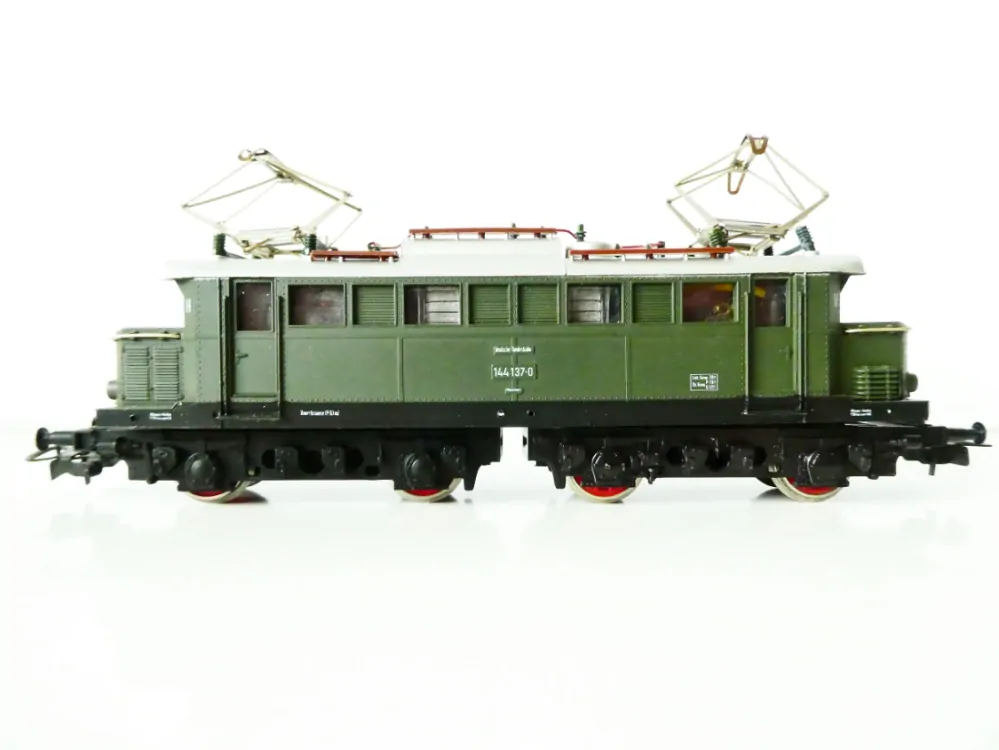 H0 PIKO Elektrická lokomotiva BR 144 137-0 DR OSVĚTLENÁ TOP STAV NEPOUŽITÁ v orig. krabičce 