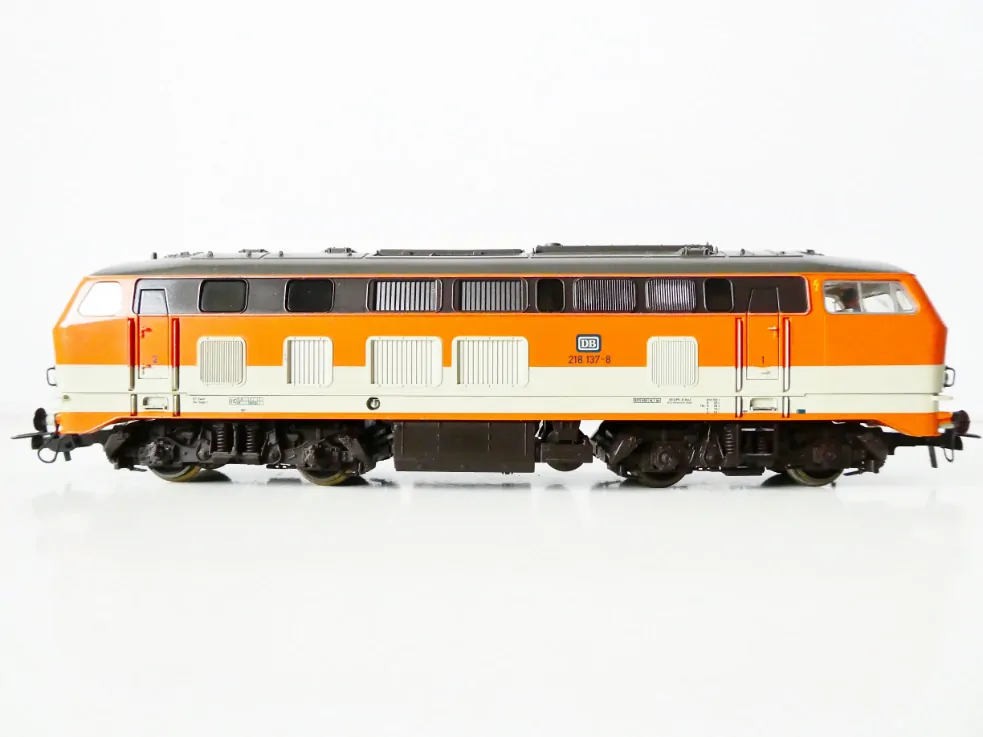 H0 FLEISCHMANN Dieselová lokomotiva BR 218 137-8 DB OSVĚTLENÁ PĚKNÝ STAV