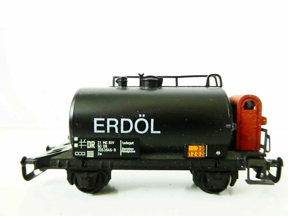 TT BTTB Cisternový vůz ERDÖL s budkou brzdaře DR TOP STAV NEPOUŽITÝ