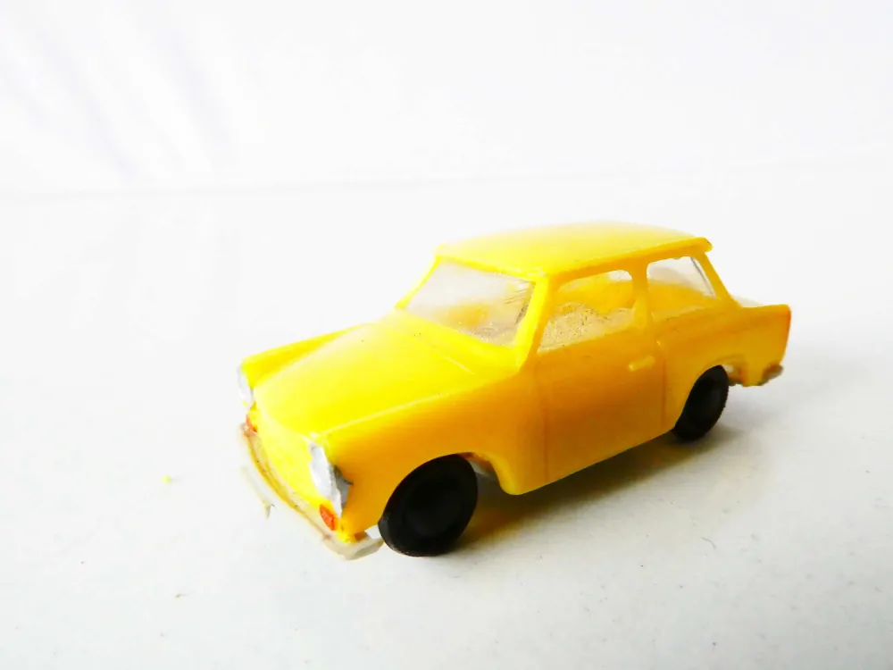 H0 Osobní automobil TRABANT 601 žlutý