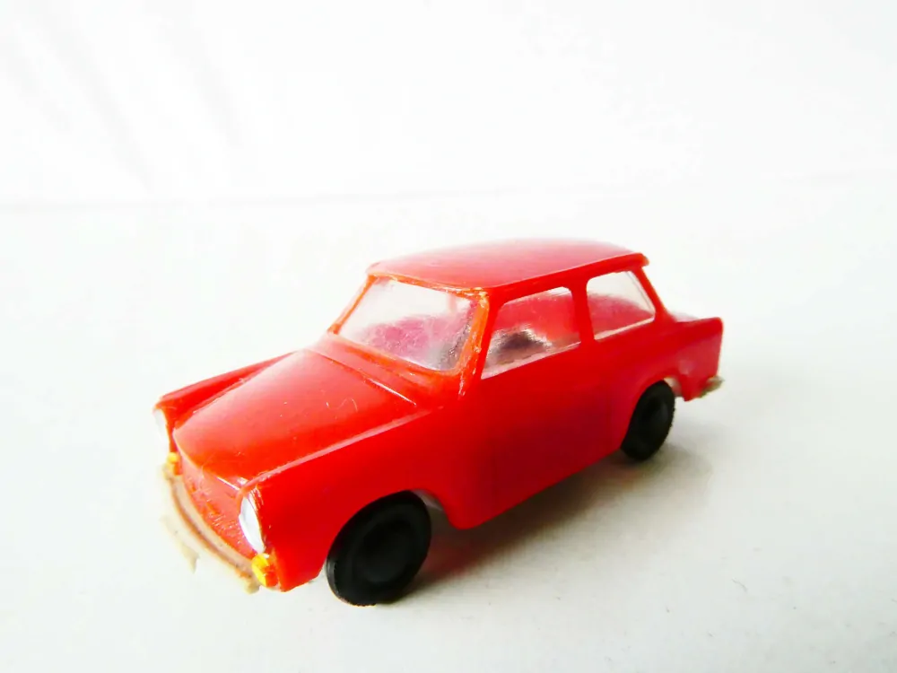 H0 Osobní automobil TRABANT 601 červený