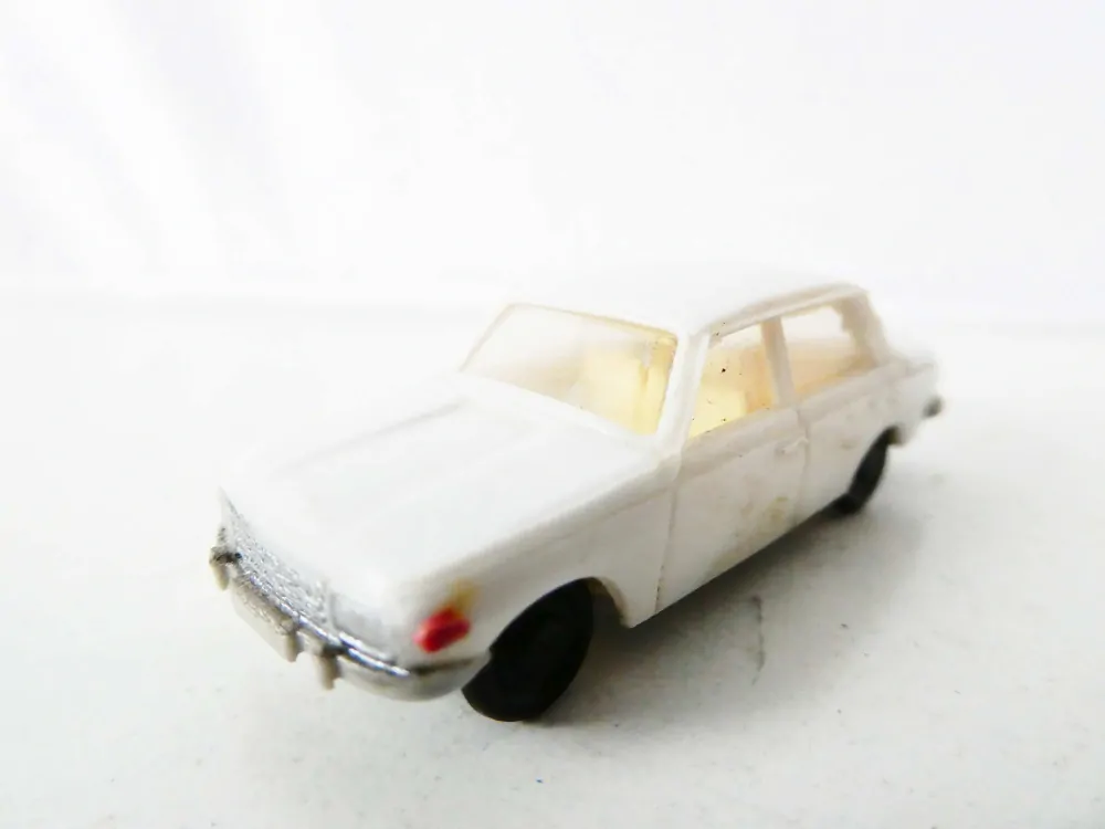 H0 Osobní automobil Wartburg 353 bílá