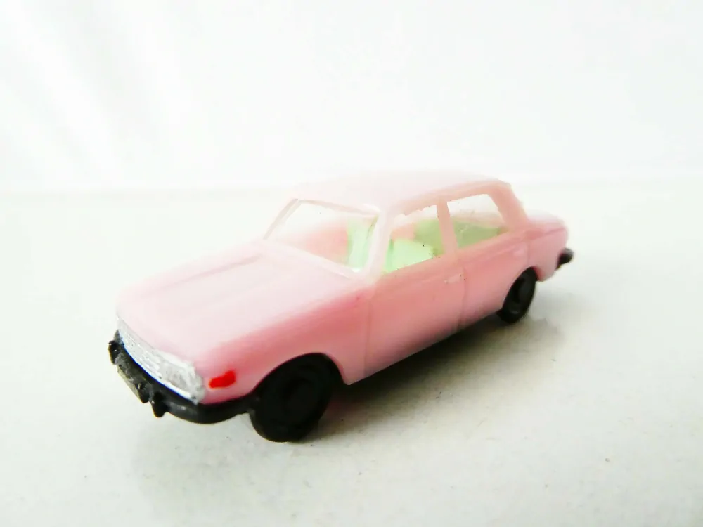 H0 Osobní automobil Wartburg 353 růžová PĚKNÝ STAV