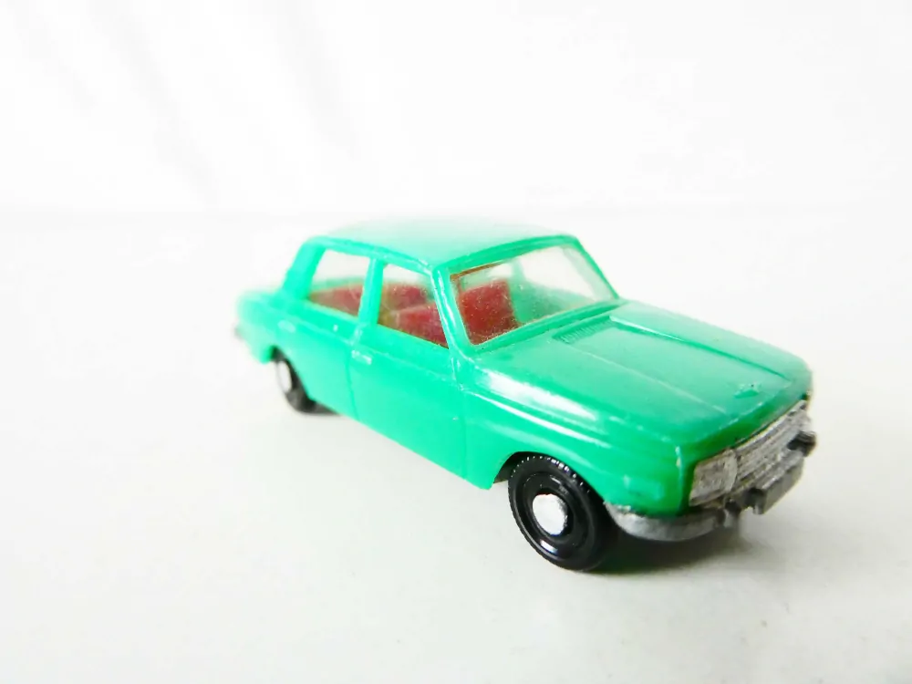 H0 Osobní automobil Wartburg 353 zelená PĚKNÝ STAV