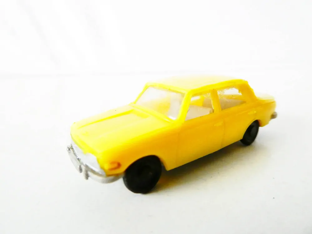 H0 Osobní automobil Wartburg 353 žlutá