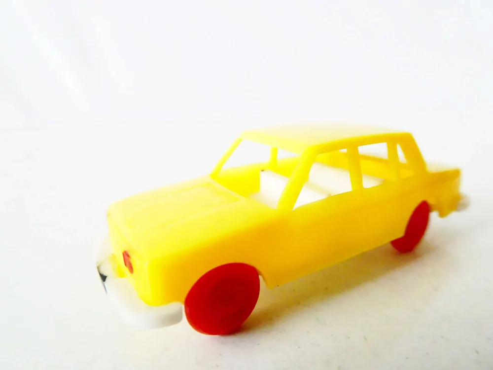 H0 Osobní automobil Wartburg 353 žlutá PĚKNÝ STAV