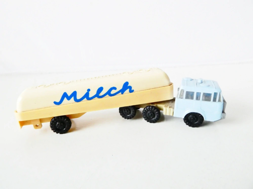 TT Nákladní automobil TATRA 813 66 cisterna Milch PĚKNÝ STAV