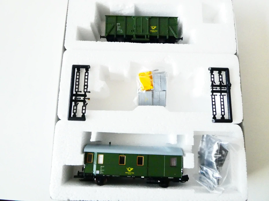 TT TILLIG 500485 Sada dvou poštovních vozů "Deutsche Post" s doplňky TOP STAV NEPOUŽITÉ v orig. krabičce s návodem