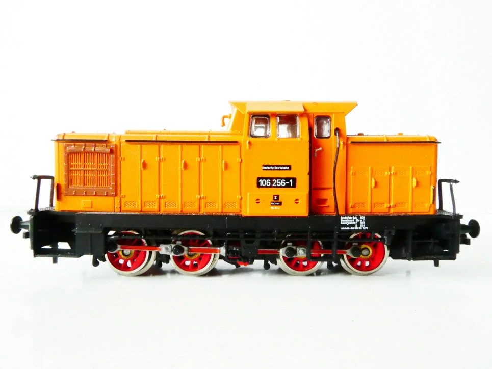 H0 PIKO Dieselová lokomotiva BR 106 256-1 DR TOP STAV