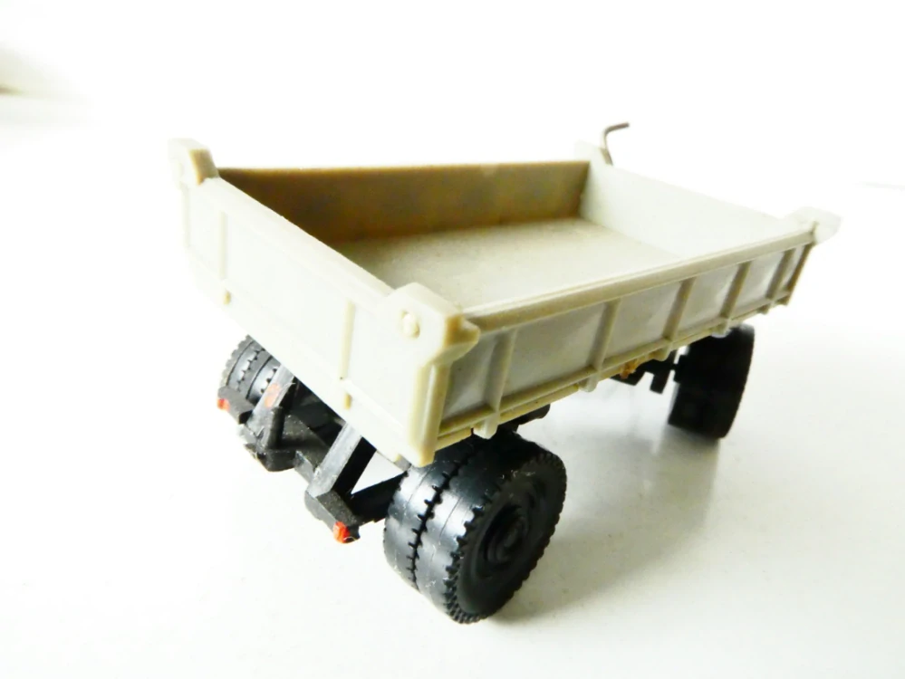 H0 Přívěs za nákladní automobil s bočním výklopným mechanismem PĚKNÝ STAV