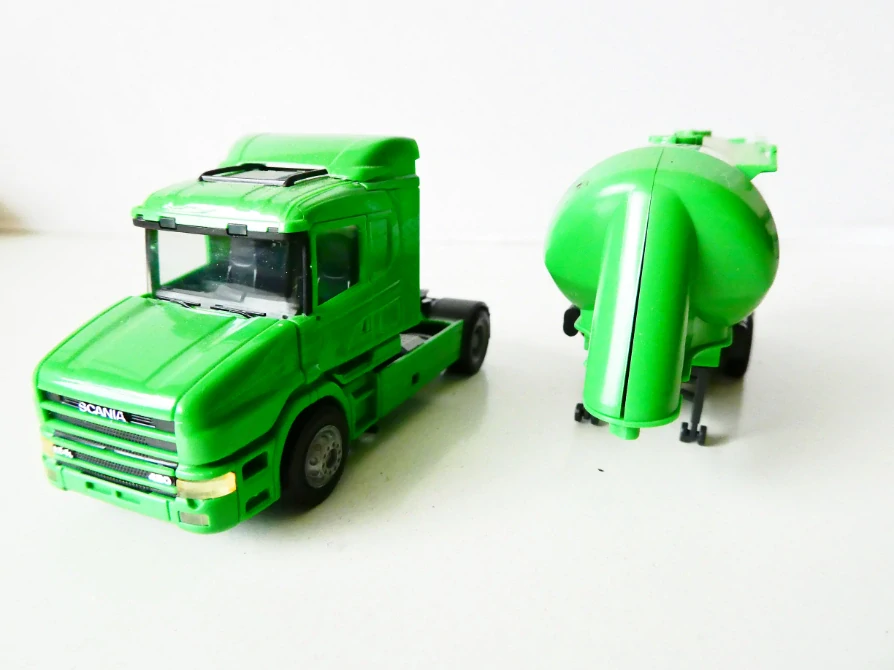 H0 HERPA Nákladní automobil SCANIA - tahač s cisternou HEIDELBERGER ZEMENT TOP STAV