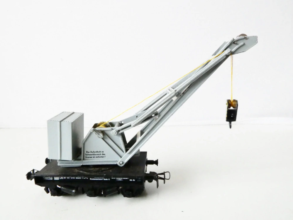 H0 DIETZEL/PIKO Nákladní plošinový vůz s jeřábem 3-osý PĚKNÝ STAV