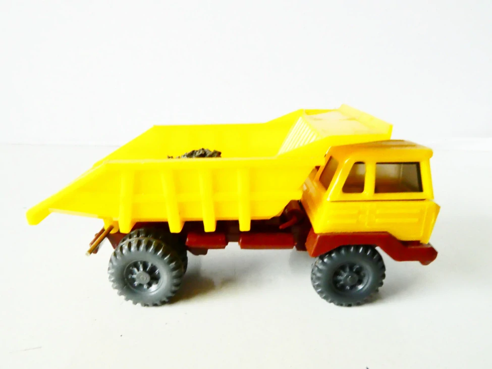 H0 Nákladní automobil sklápěčka s nákladem