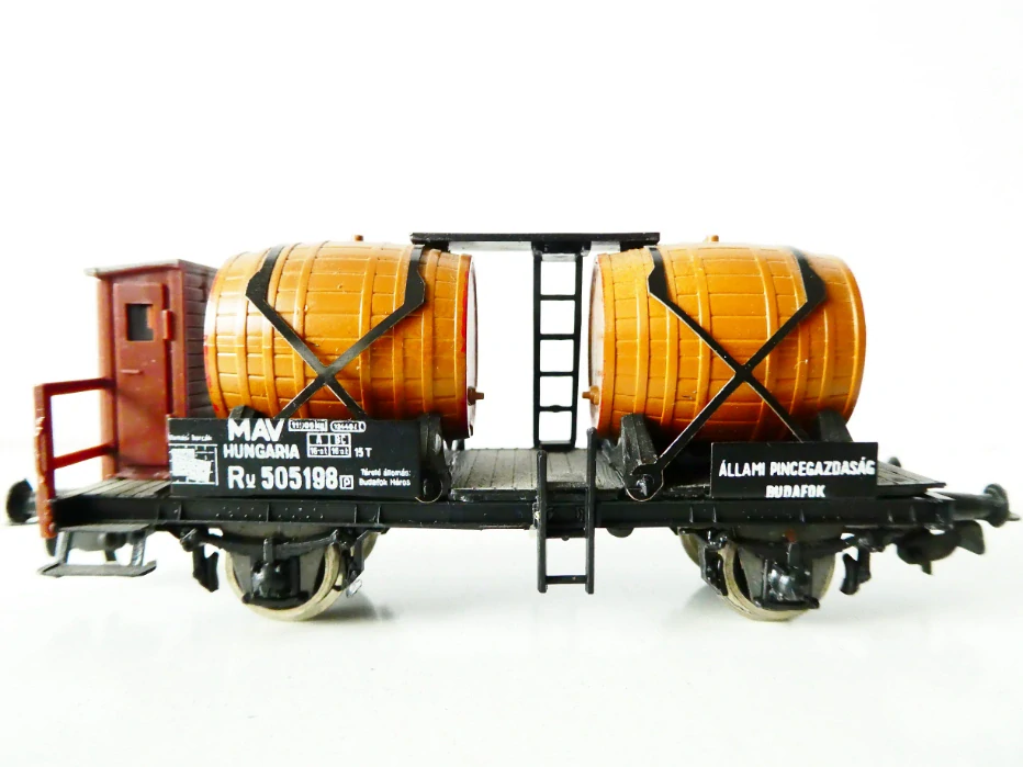 H0 SCHICHT Nákladní vůz na víno 505198 MAV TOP STAV