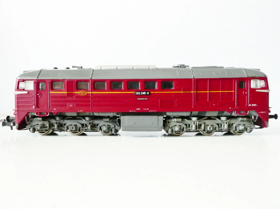 H0 GÜTZOLD Dieselová lokomotiva BR 120 245-6 DR OSVĚTLENÁ PĚKNÝ STAV