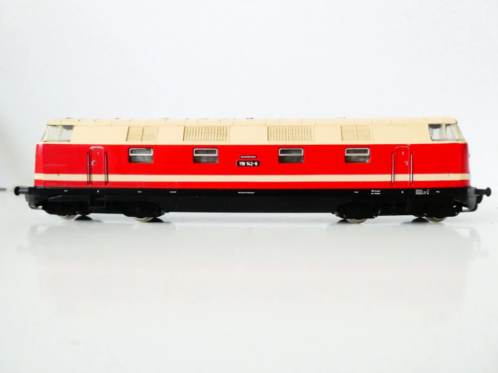 H0 GÜTZOLD Dieselová lokomotiva BR 118 142-9 DR PĚKNÝ STAV