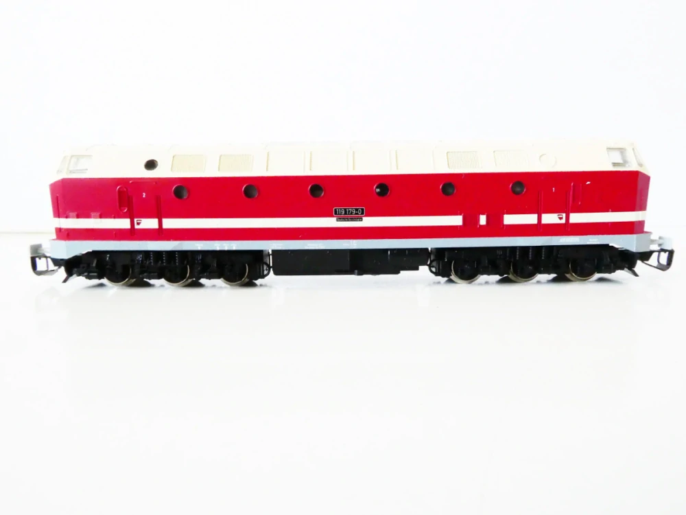TT TILLIG 02555 Dieselová lokomotiva BR 119 179-0 DR OSVĚTLENÁ TOP STAV NEPOUŽITÁ v krabičce