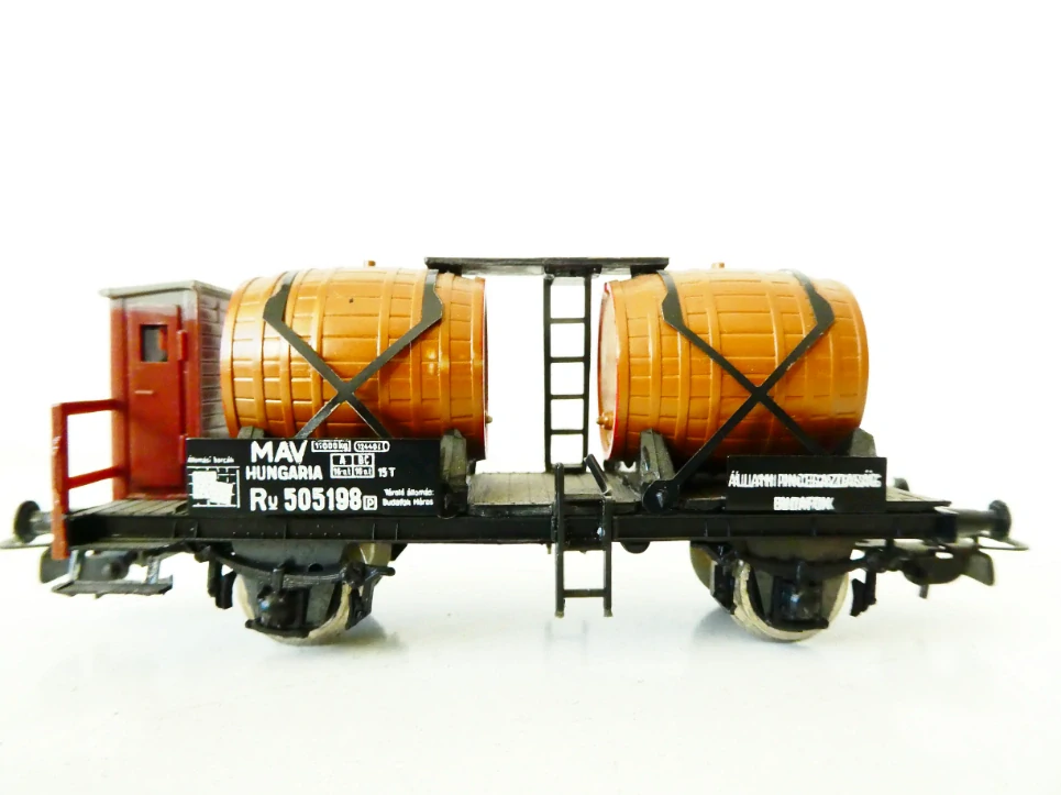 H0 SCHICHT Nákladní vůz na víno 505198 s budkou brzdaře MAV PĚKNÝ STAV