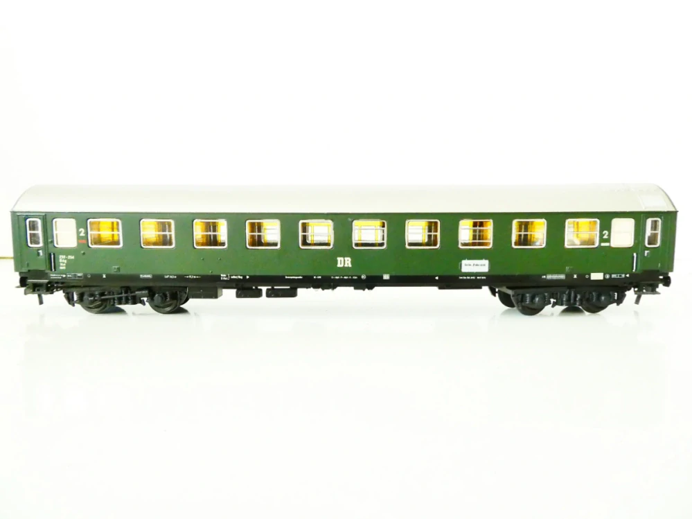 H0 SCHICHT Osobní vůz 2. tř. 252-254 B4g DR OSVĚTLENÝ PĚKNÝ STAV