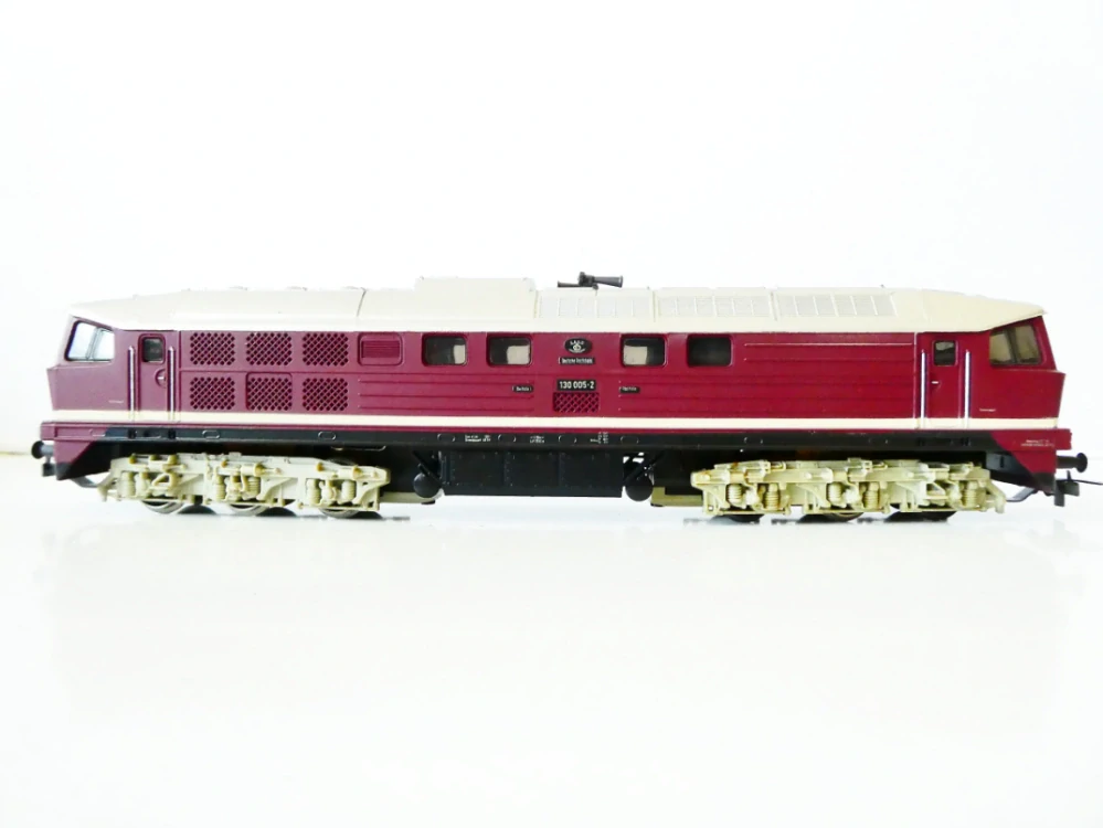 H0 PIKO Dieselová lokomotiva BR 130 005-2 DR OSVĚTLENÁ  PĚKNÝ STAV