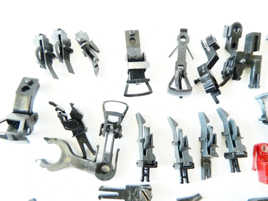 H0 VELKÝ MIX Spřáhlo a náhradní části - vše, co je na foto (cca 40 ks )