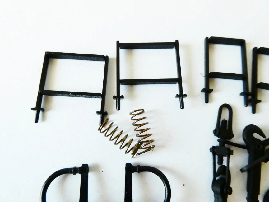 MIX SET Náhradní díly - plast - vše, co je na foto