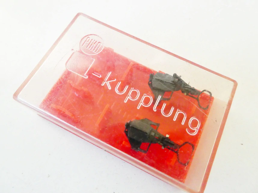 H0 PIKO Spřáhlo 2 ks v krabičce NOVÉ NEPOUŽITÉ