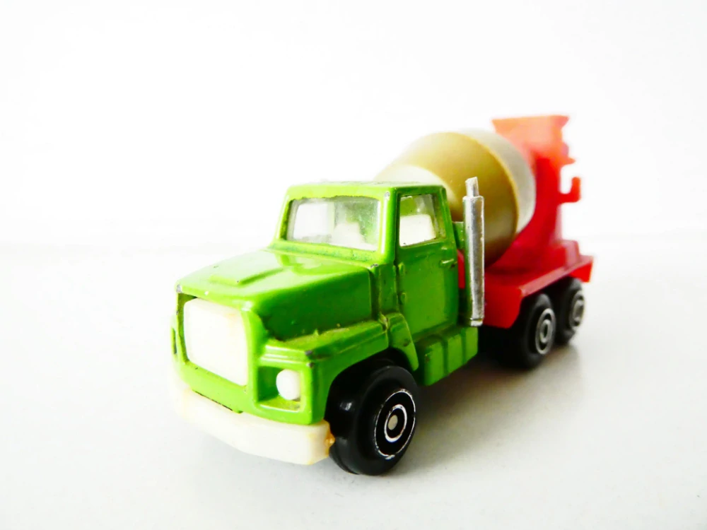 Nákladní automobil - cement míchačka