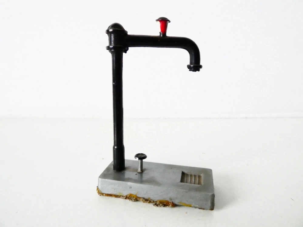H0/TT Vodní jeřáb - pumpa s obsluhou 7 cm
