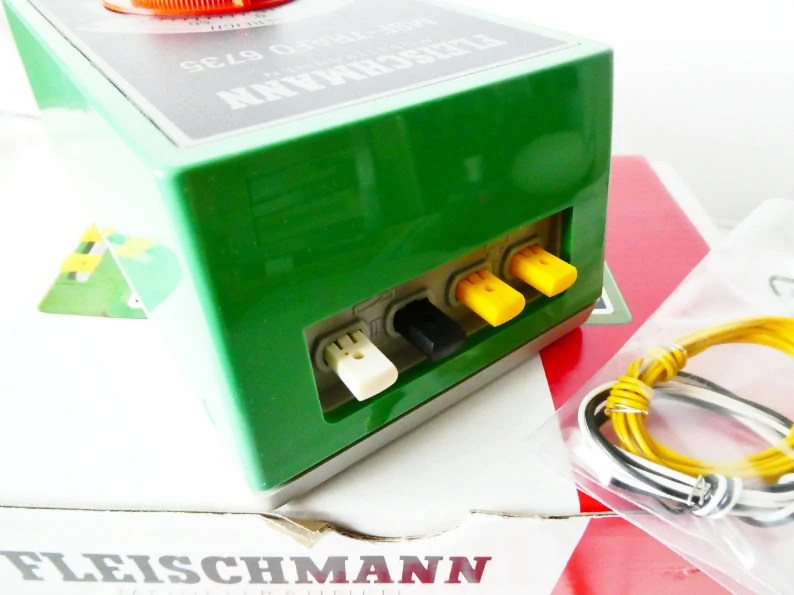 FLEISCHMANN 6735 Regulační transformátor ( trafo ) MSF-TRAFO 6735 NOVÉ ORIG. ZABALENÉ v krabici