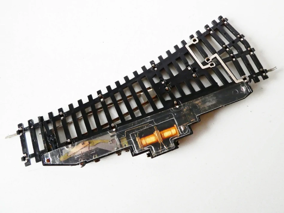 H0 PIKO Výhybka pravá s elektrickým přestavníkem PĚKNÝ STAV