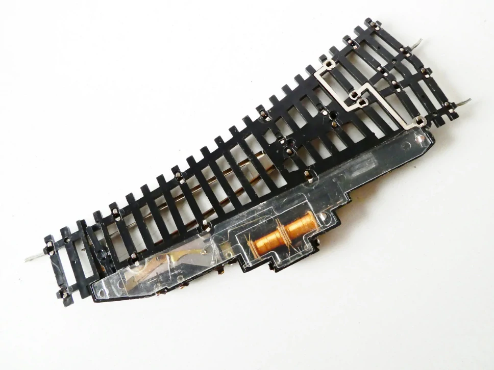 H0 PIKO Výhybka pravá s elektrickým přestavníkem PĚKNÝ STAV
