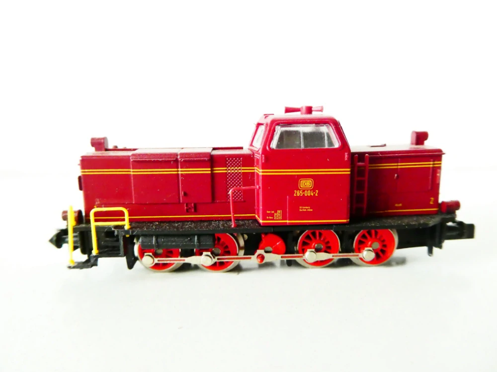 N ARNOLD 5702 Dieselová lokomotiva BR 265 004-2 DB v krabičce OSVĚTLENÁ