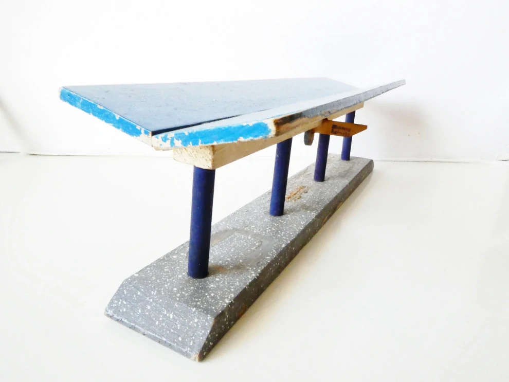 H0 Velké nástupiště s hodinami - dřevo