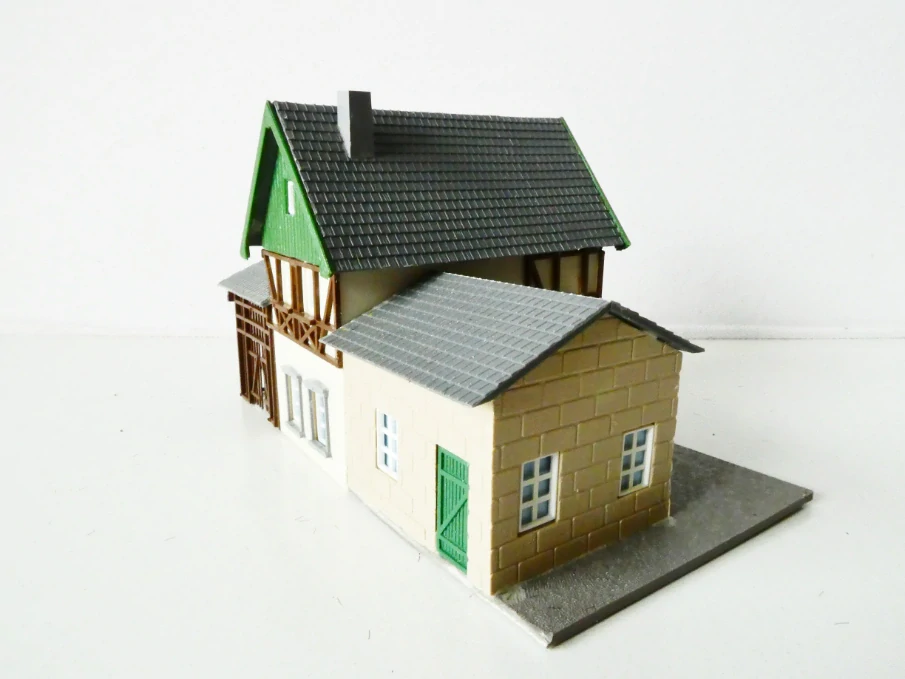 TT Hrázděný patrový dům s garáží a kůlnou