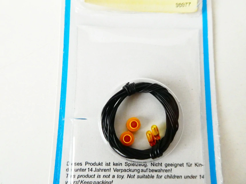 Viessmann 3501 Žárovka žlutá, T3/4 Ø 2,3 mm, 2 kabely, 12 V, 50 mA (2 ks) NOVÉ orig. zabalené