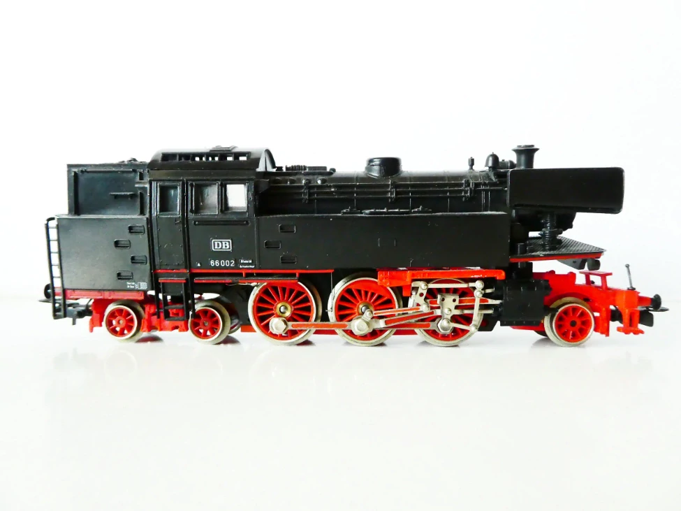 H0 PIKO Parní lokomotiva BR 66 002 DB