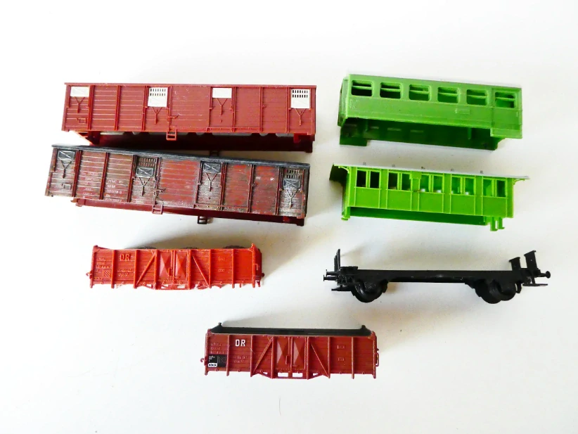 TT BTTB MIX SET 7 ks Náhradní kastle a podvozek k vozům (vše, co je na foto)