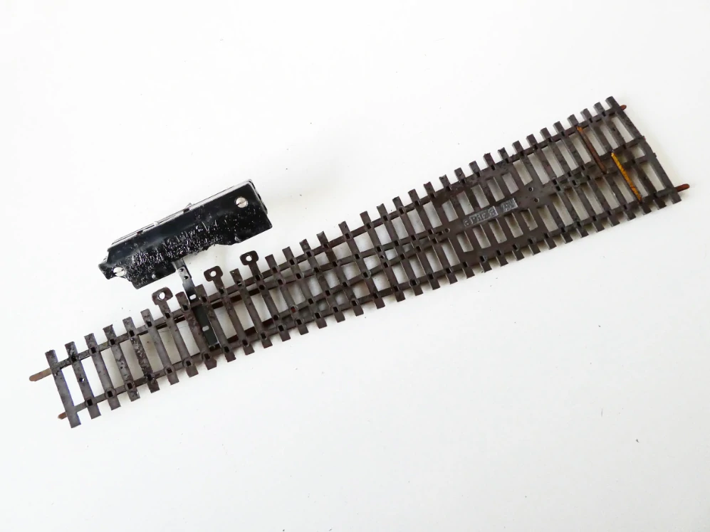 H0 PILZ Výhybka levá 7,5°s elektrickým přestavníkem