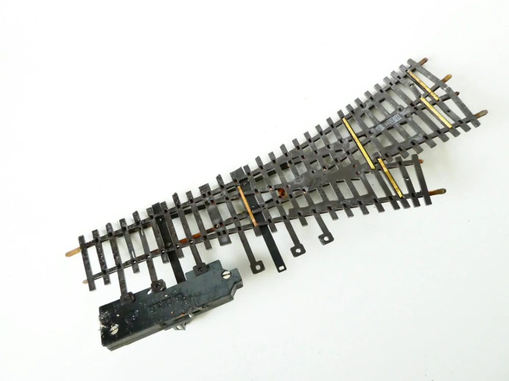 H0 PILZ Výhybka pravá s elektrickým přestavníkem