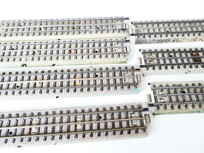 H0 Märklin SET 7 ks Kolej přímá starší výroby s kovovým plechovým podložím (tříkolejnicový systém)