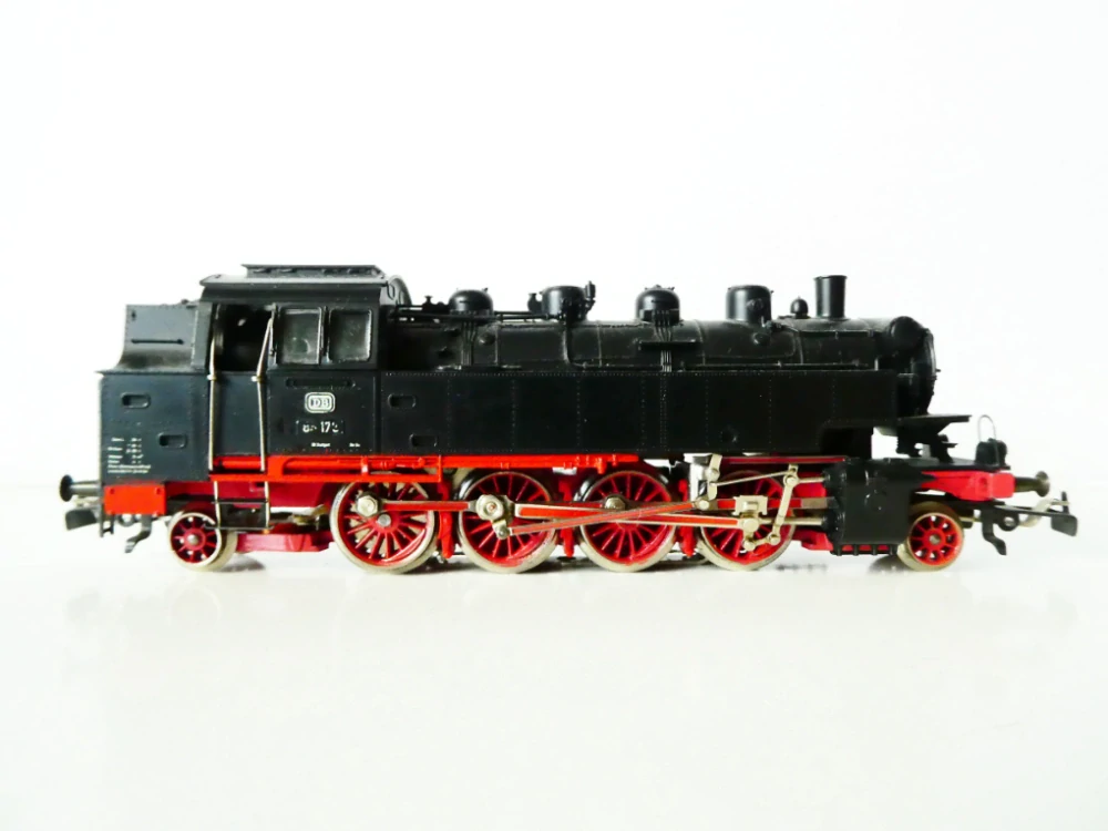 H0 MÄRKLIN Parní lokomotiva BR 86 172 DR OSVĚTLENÁ PĚKNÝ STAV