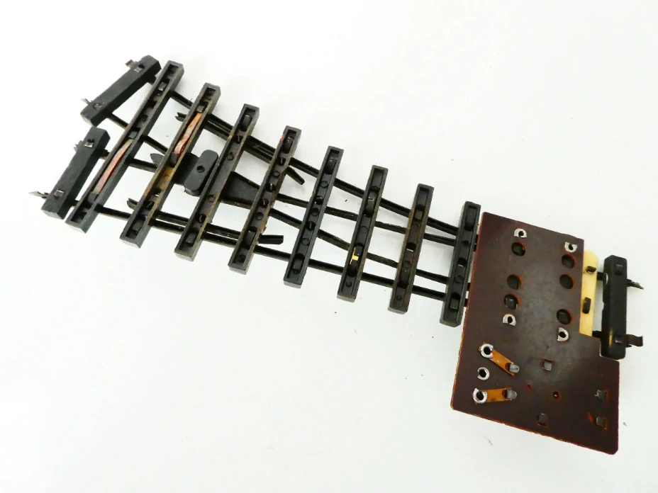 H0 Výhybka elektrická levá s dřevěnými pražci 