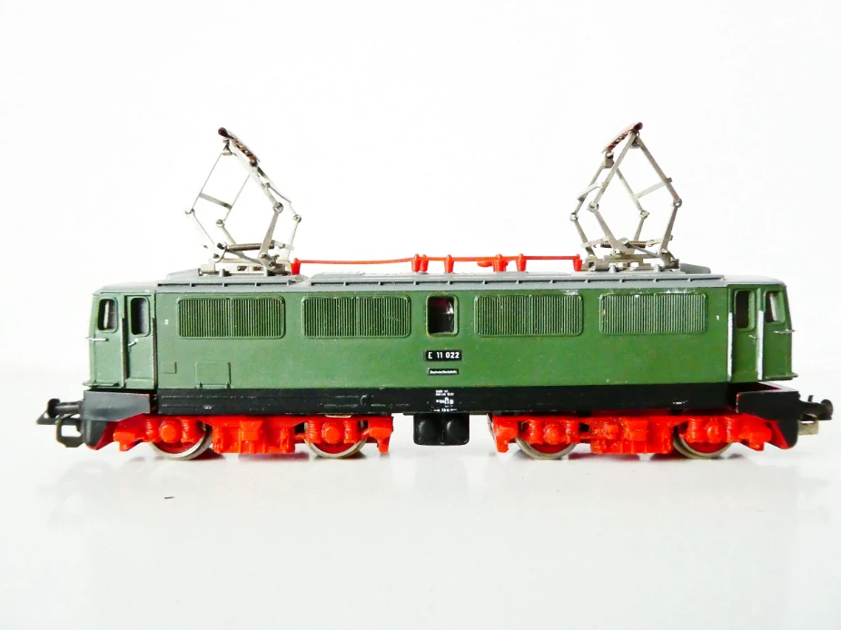 TT ZEUKE  Elektrická lokomotiva E 11 022 DR OSVĚTLENÁ PĚKNÝ STAV